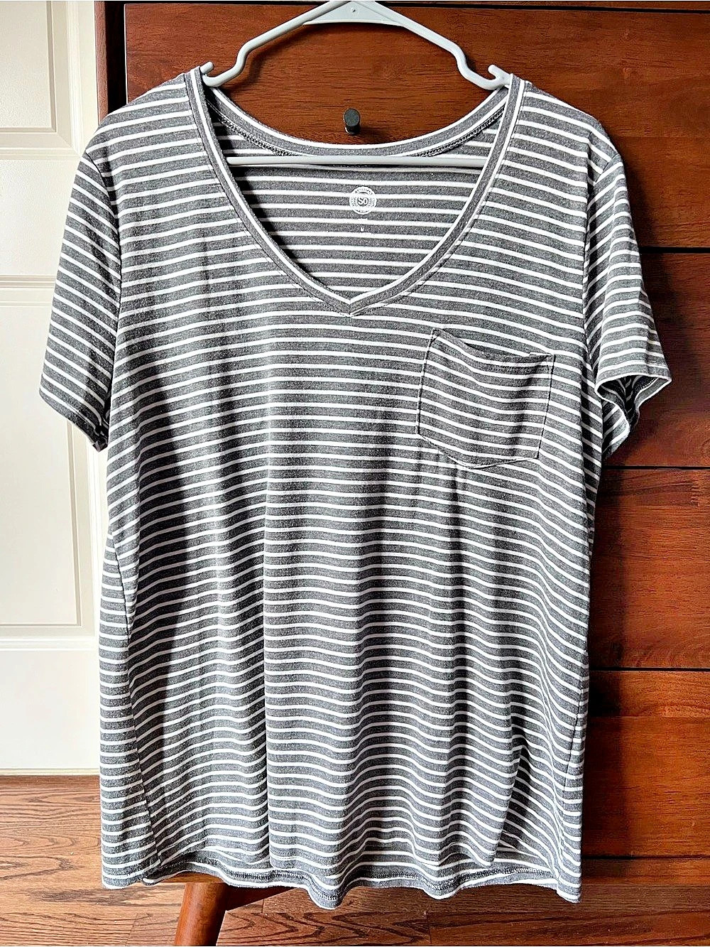 SO Striped V-Neck Tee Medium